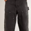 Svarta jeans i bomull med slitna detaljer och lappar framtill för dam