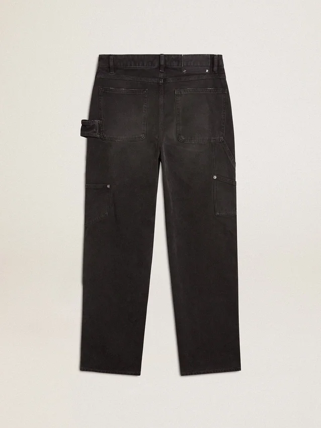 Svarta jeans i bomull med slitna detaljer och lappar framtill för dam