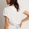 T-shirt för damer i vit, sliten stil med normal passform