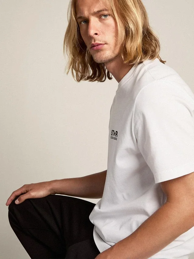 T-shirt från White Star Collection med kontrasterande svart logotyp och stjärna