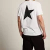 T-shirt från White Star Collection med kontrasterande svart logotyp och stjärna