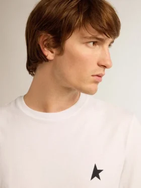T-shirt från White Star Collection med svart stjärna på framsidan