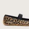 Étoile-ballerinaskor i ponnyskinn med leopardmönster, svart broderad stjärna och elastisk rem