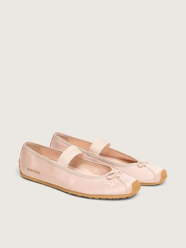 Étoile-ballerinaskor i puderrosa satin med puderrosa broderad stjärna och elastisk rem