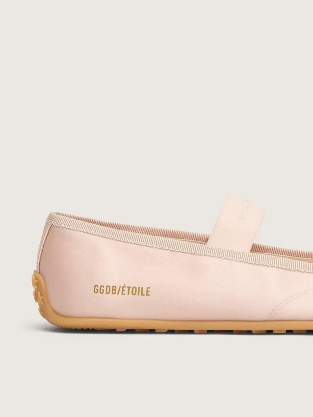 Étoile-ballerinaskor i puderrosa satin med puderrosa broderad stjärna och elastisk rem