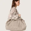 Tote-väska i antracitfärgad canvas med broderi och detaljer i antiksilver