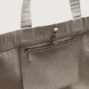 Tote-väska i antracitfärgad canvas med broderi och detaljer i antiksilver