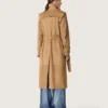 Trenchcoat med bälten för damer i sandfärgat mocka
