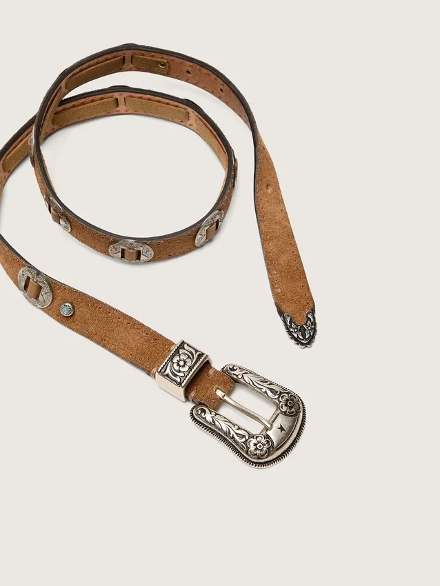 Tunt bälte i hasselnötsfärgat nubuck med dekorativa inlägg
