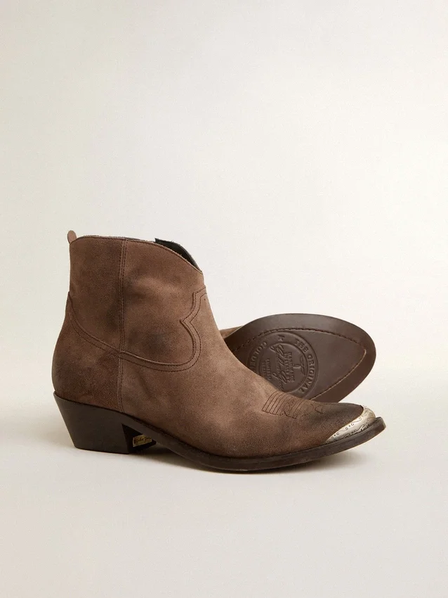 Ungdomliga ankelstövlar i mörkbrunt mocka