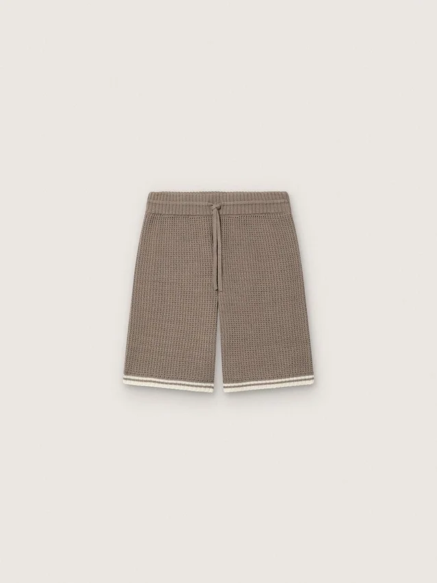 Unisex-bermudashorts i duvgrå stickad tröja