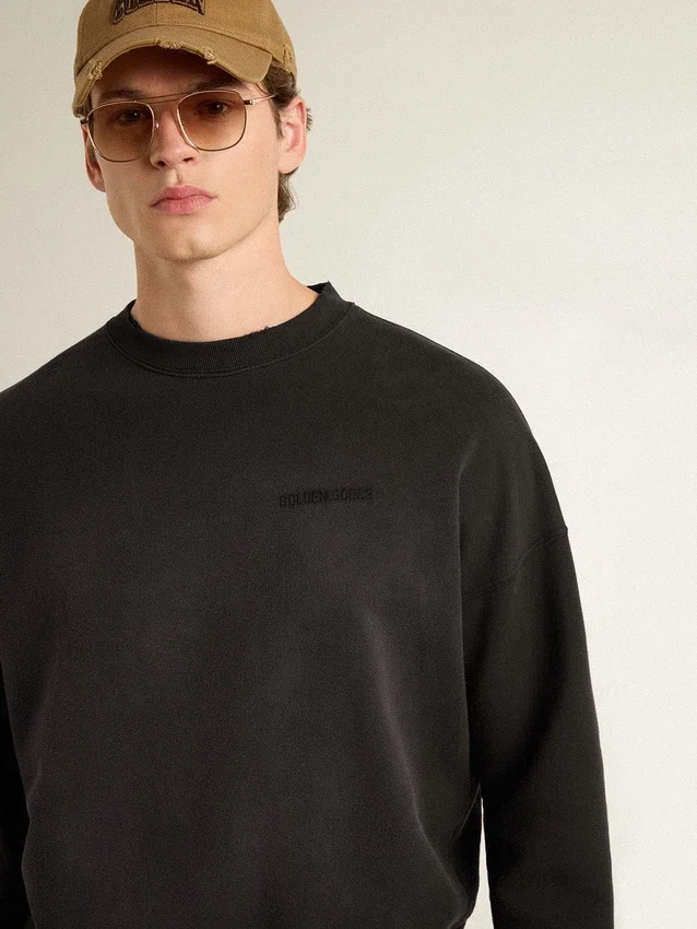Unisex-sweatshirt i sliten svart bomull med broderad logotyp