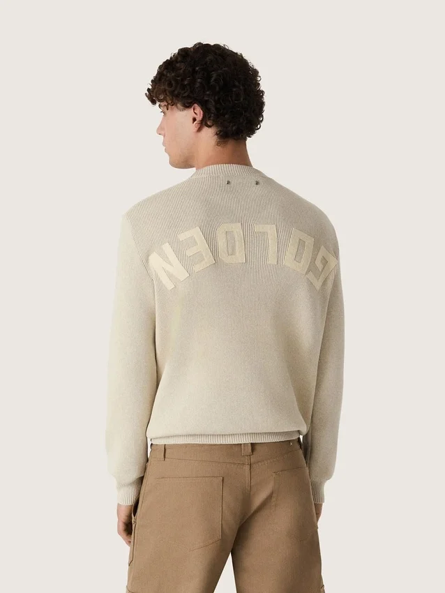 Unisex-tröja med rund hals i beige bomull med patch på framsidan och logotyp på baksidan