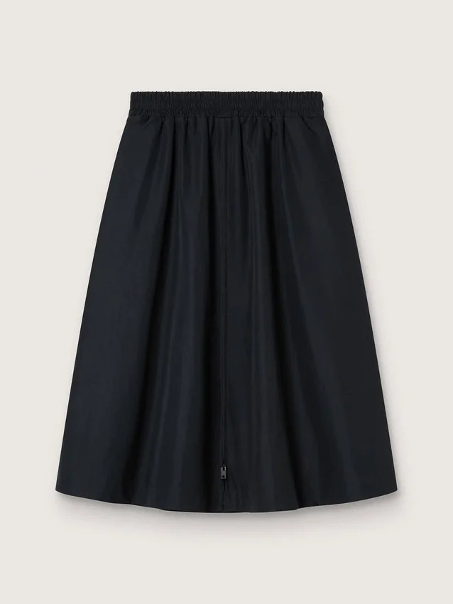 Utställd kjol i svart teknisk nylon