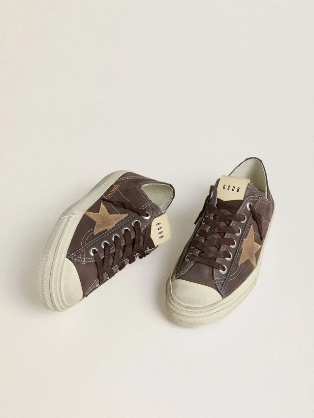 V-Star för dam i brunt nubuck med tobaksfärgad stjärna i mocka