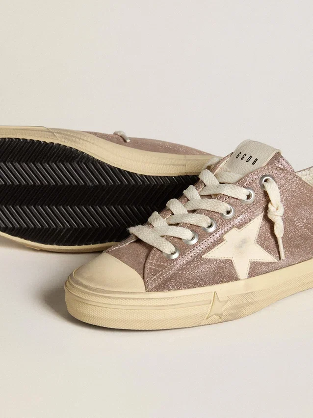 V-Star för dam i ljusbrunt metallic-mocka med krämfärgad läderstjärna