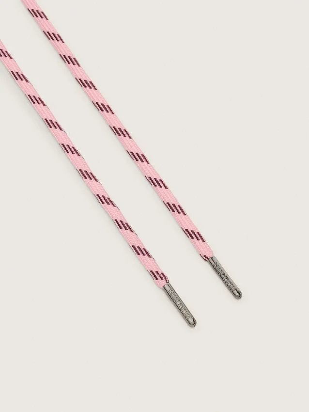 Vandringsskosnören i rosa och vinrött