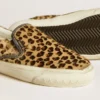 VCE Penstar för dam i ponnyskinn med leopardmönster och svart läderflik på hälen