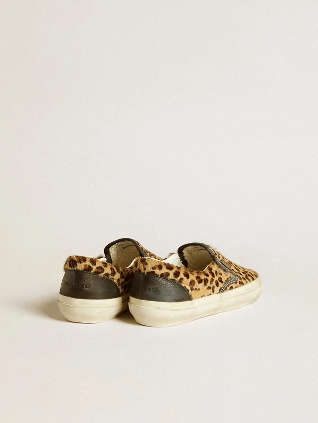 VCE Penstar för dam i ponnyskinn med leopardmönster och svart läderflik på hälen