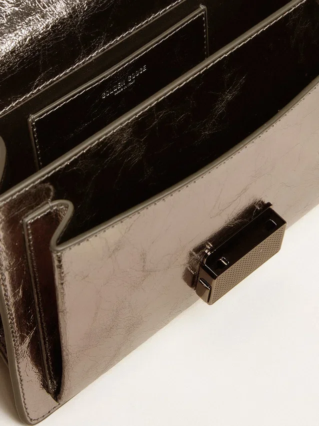 Venezia-väska i antracitgrått metalliskt läder med svarta detaljer