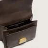 Venezia-väska i vintage-mörkbrunt präglat läder med gulddetaljer