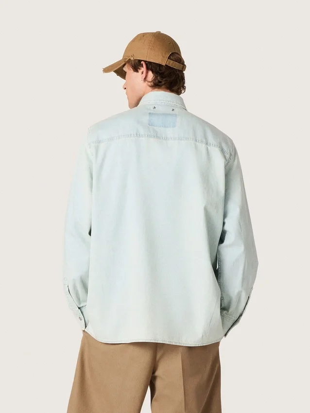 Över skjorta för herr i ljusblå denim