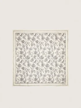 Vintage-silkescarf i vitt med svart blommönster