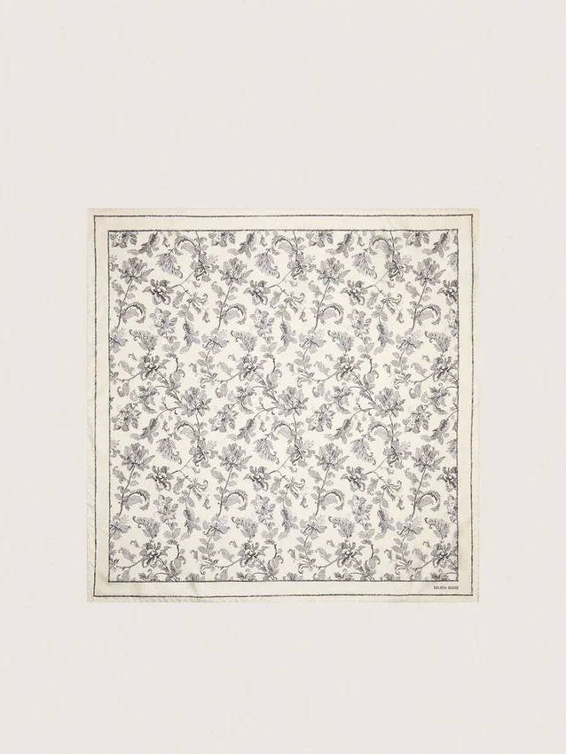 Vintage-silkescarf i vitt med svart blommönster