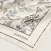 Vintage-silkescarf i vitt med svart blommönster