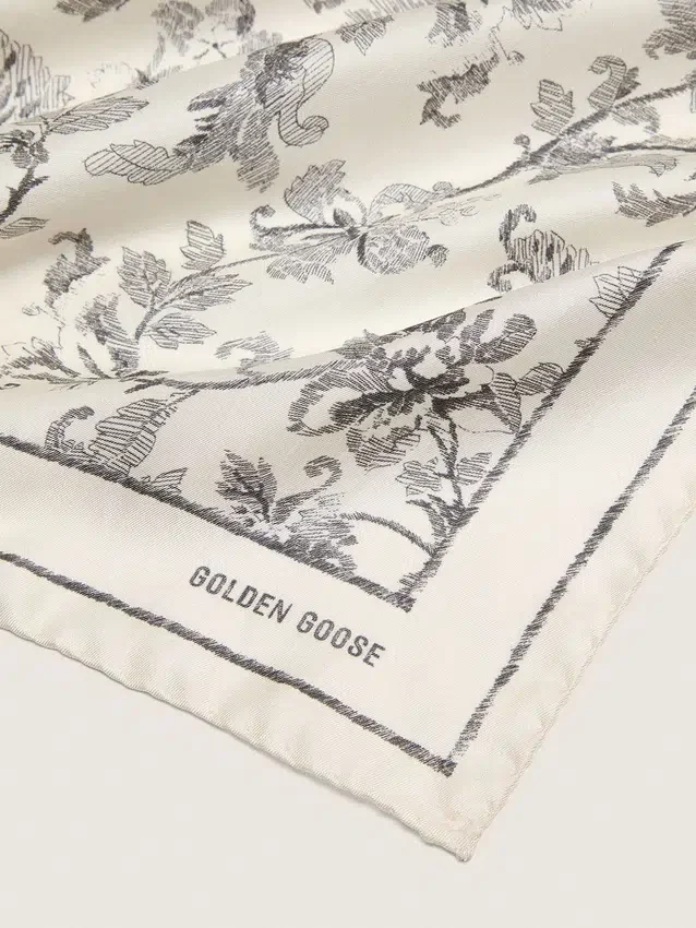 Vintage-silkescarf i vitt med svart blommönster