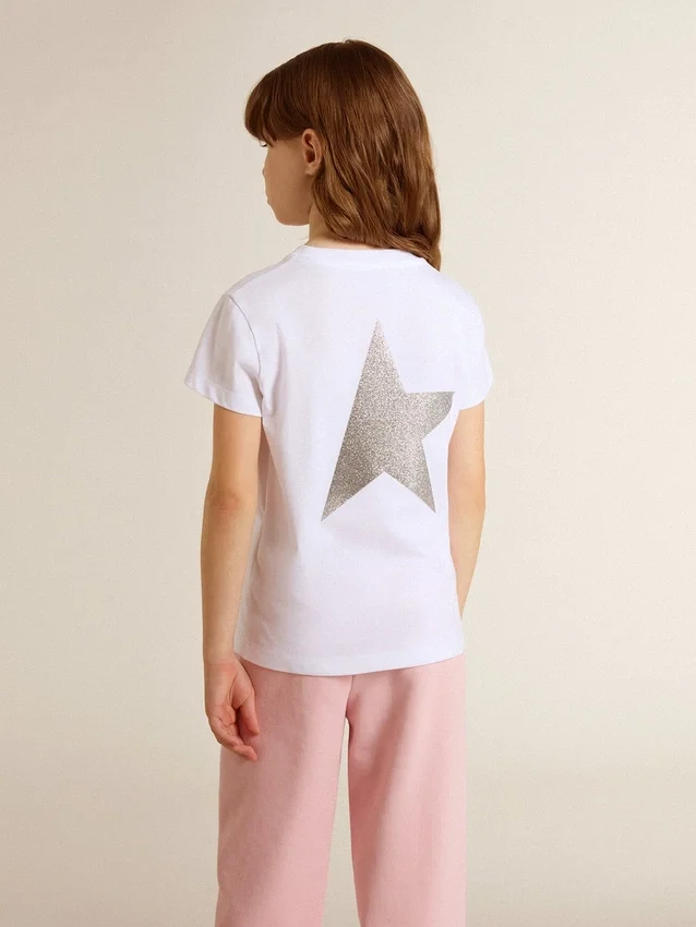 Vit och silverfärgad skjorta med logotyp och stor stjärna i silverglitter