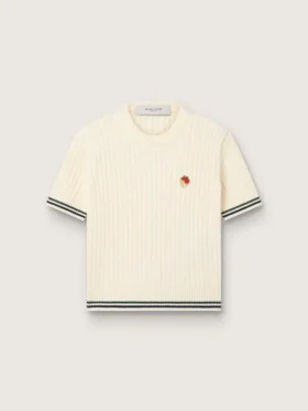 Vit stickad T-shirt för dam med kontrasterande kanter och avtagbar nål