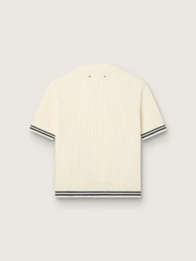 Vit stickad T-shirt för dam med kontrasterande kanter och avtagbar nål