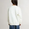 Vit sweatshirt för flickor med mångfärgad guldfärgad text på framsidan