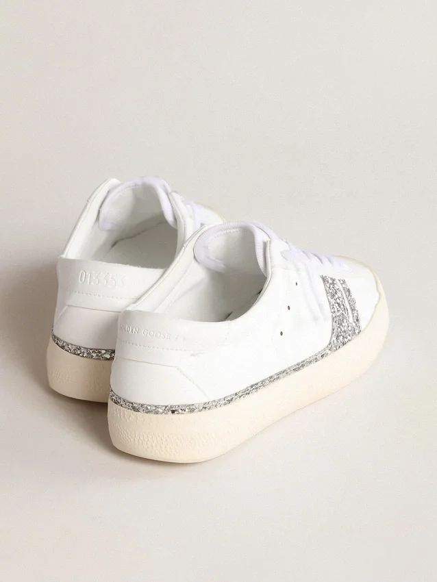 Yatay Model 1B – hållbara sneakers med vit biobaserad ovandel och silverglitter av återvunnet material Y